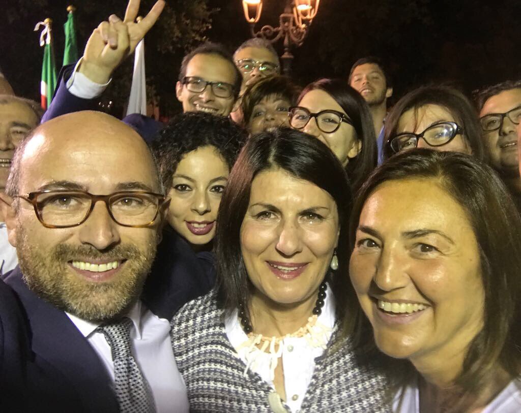 renatapolverini's tweet photo. Con @CRossiello Sindaco e   @DamascelliD  alla fine di un bellissimo e partecipato comizio di chiusura a #Bitonto  @forza_italia https://t.co/B7Tu0NzPOr