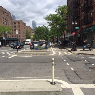 kurschwpm's tweet photo. #NewProfilePic. nice way to repurpose a downtown street once the once the context changes #MooreMobility https://t.co/k1f8CkqdtQ