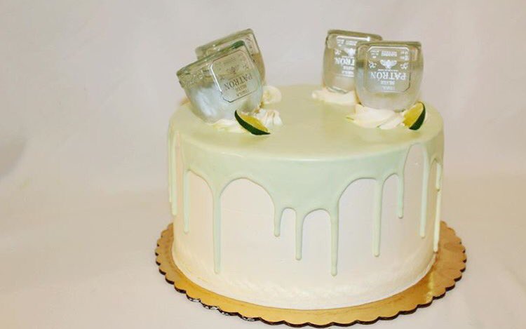 GivanSweets's tweet photo. @Givansweets vanilla cake infused with Patron &amp; lime 🍴

#Givansweets
#patroncake
#lime
#cake 
#cakeboss 
#birthdaycake
#cakemadebyme https://t.co/NZUcRq24NA