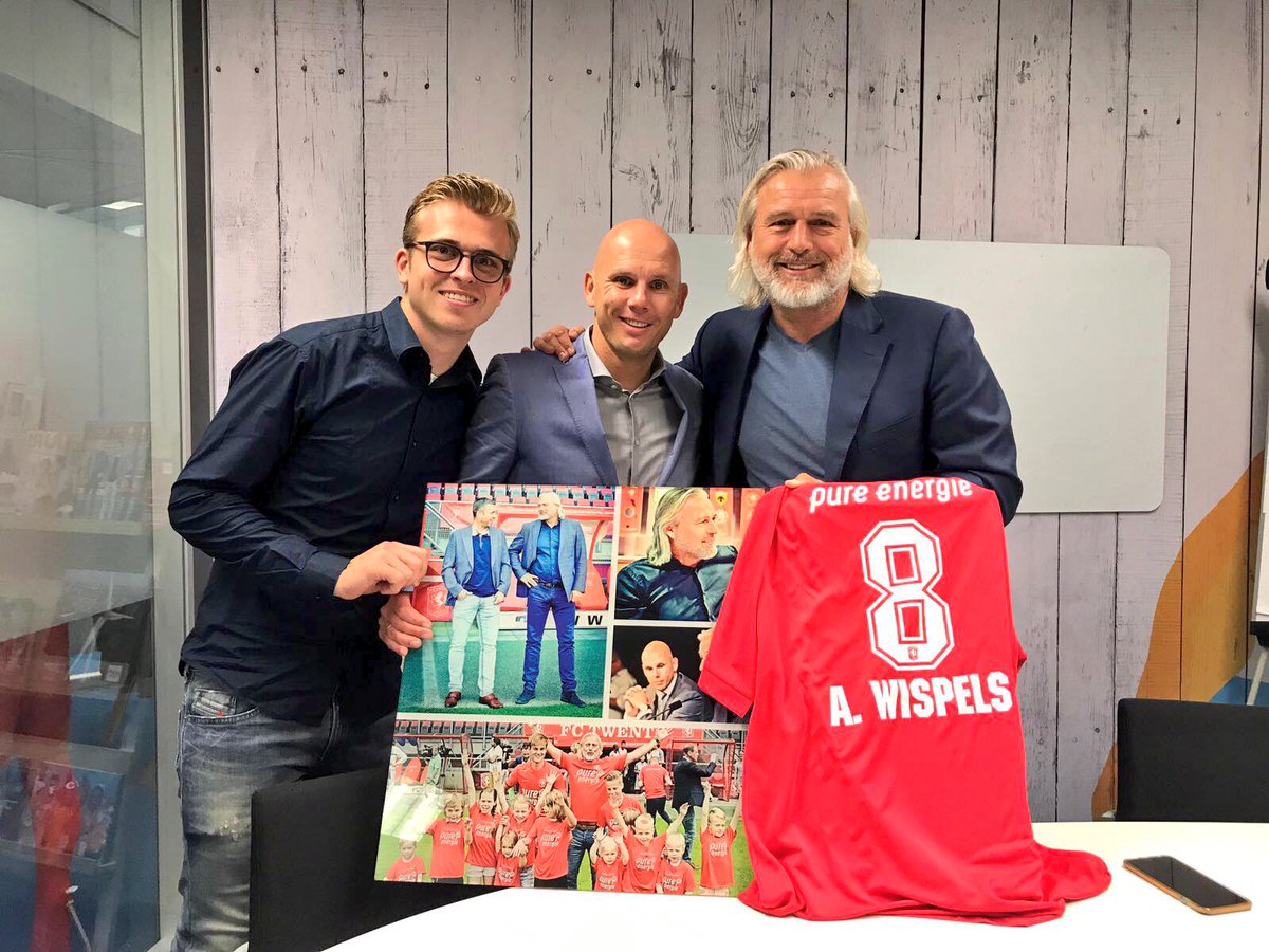 PureEnergieNL's tweet photo. Mooi geschenk van partner @fctwente voor nominatie Ondernemer vh Jaar / EY met Jan v Halst en Jaap Noltes bij @PureEnergieNL #attent https://t.co/H951mGBA9y