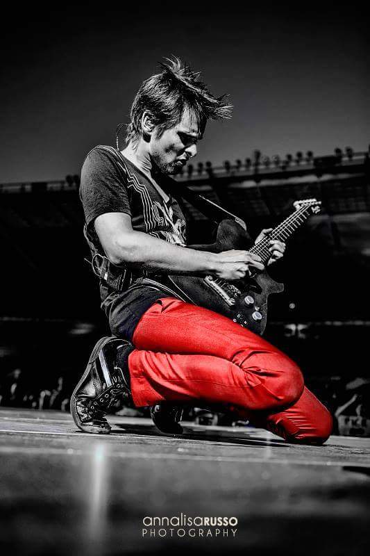 Musefan974's tweet photo. Happy birthday to this unbelievable man @MattBellamy 😚😚😚 https://t.co/1hw0Ha78hA