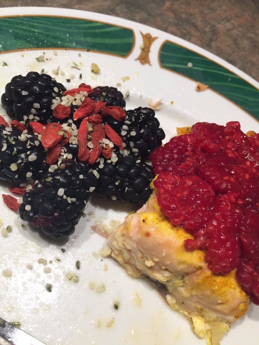 AlphaMaleDiet's tweet photo. Healthy dinner. #FridayFeeling https://t.co/THCE3pNGQL