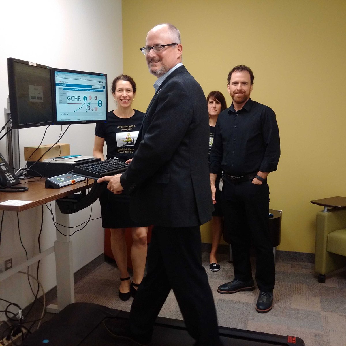 patrick_borbey's tweet photo. Heureux de tester nos stations actives @CFPduCanada  Happy to test our active work stations @PSCofCanada https://t.co/GcQ017QkqT
