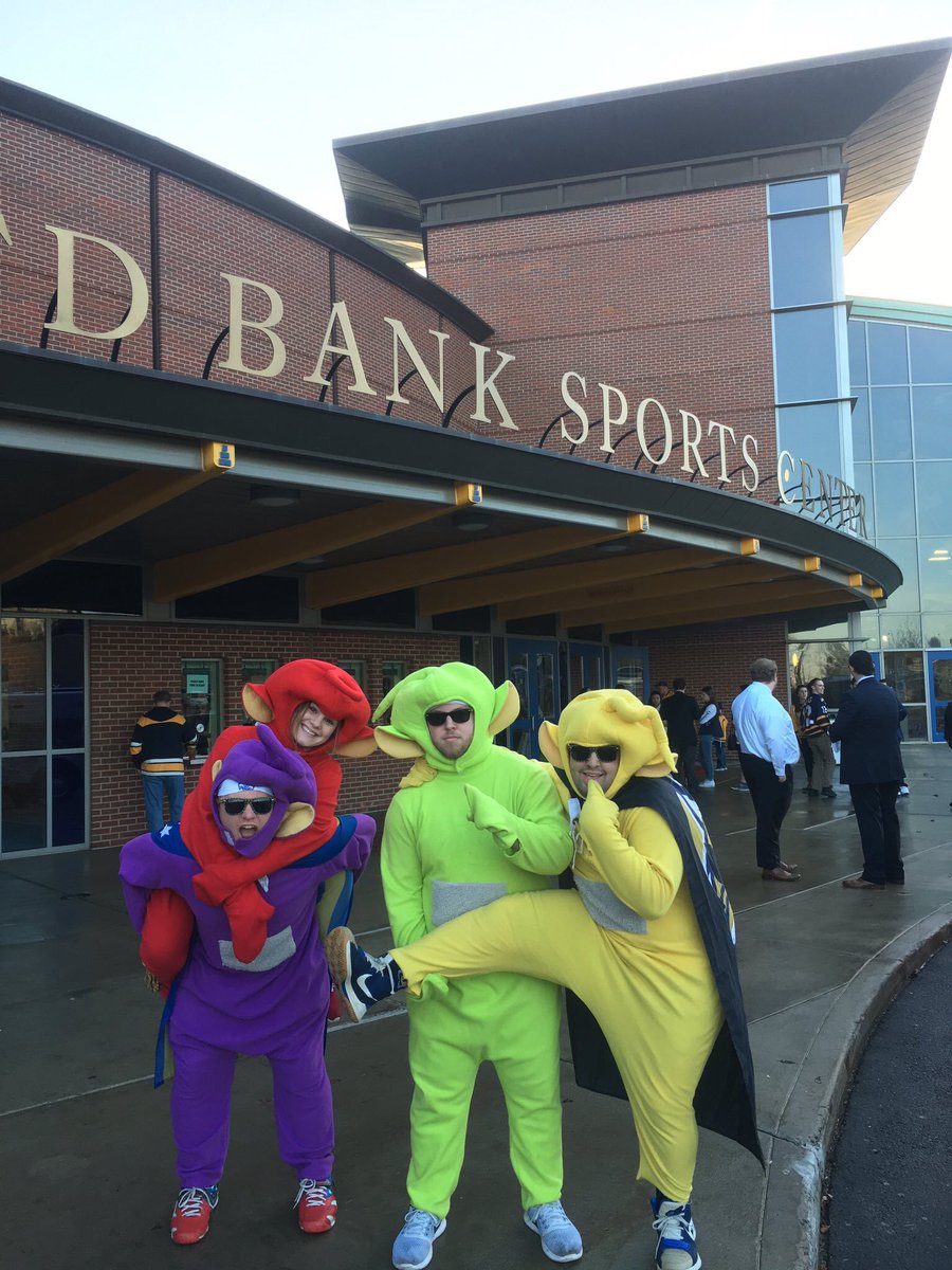Most famous celebrities to attend a game are obviously our loyal <a href="/QUTeletubbies/">QU Teletubbies</a>!! #OHNACMA17