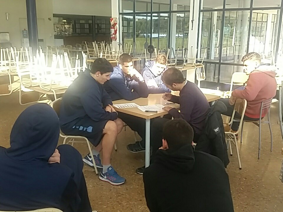maxiseig's tweet photo. Charlas personalizadas de @licspena con los jugadores de la Seleccion Sub 19 acerca de Nutricion. @cabboficial @Diego2120 @gbeder https://t.co/ImOgkf5N4O