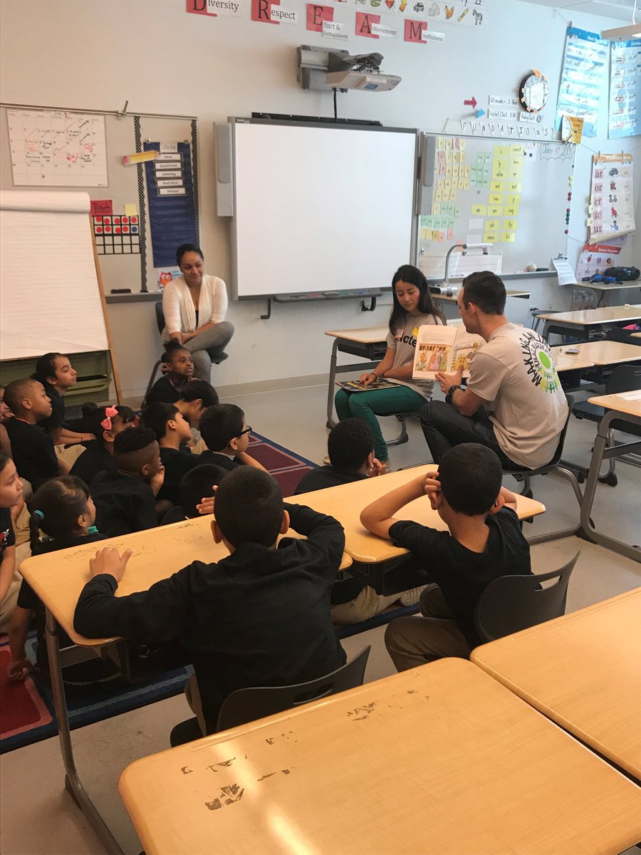 MeganKelly60610's tweet photo. Awesome day reading 2 the kids @wearedream #ImpactThatMatters tku @ColleenDoran23! https://t.co/icc029X9oj