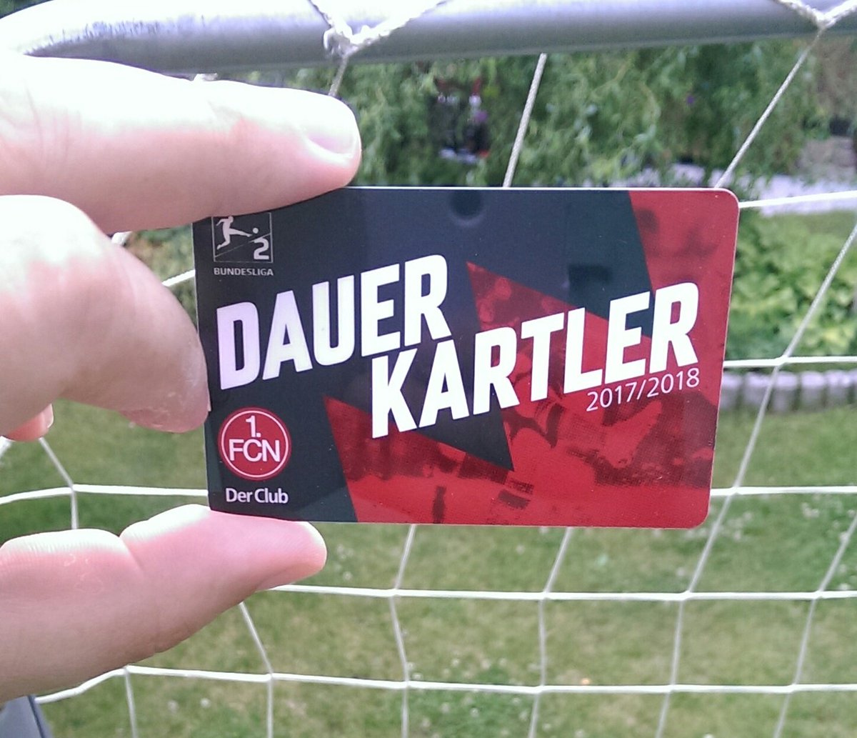 clubgefluester's tweet photo. Da ist das DING! Sehnsüchtig drauf gwartet & heut hat der #Postmann endlich dreimal klingelt. Der Höhepunkt des Tages: #Dauerkarte vom #fcn https://t.co/UxMgZXkDKT