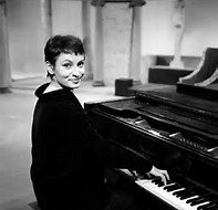 zed_heffengel's tweet photo. Barbara née 9/6/1930 à Paris .Auteur ,compositeur &amp; interprète .Artiste et créatrice . Grand prix chanson française 60 &amp; Victoire musique 94 https://t.co/qDd1Hlqmd0