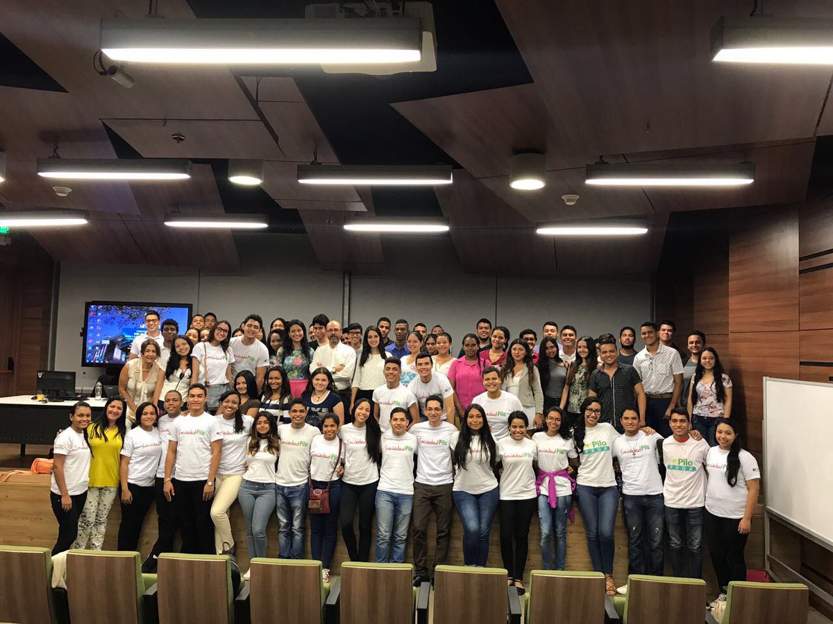 SPUninorte's tweet photo. Visita del Vicepresidente de Ecopetrol, Jürgen Loeber, compartiendo sus experiencias con los pilos @BienestarUNorte https://t.co/M8Y8ZaIyd5