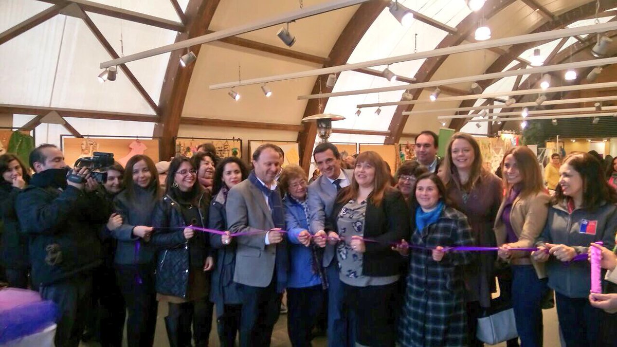 SernamEGLosRios's tweet photo. En #Valdiviacl inauguramos FERIA q apoya a #Mujeres EMPRENDEDORAS comercializar sus productos y generar redes apoyemos #AutonomíaEconómica https://t.co/TdLDKHSdVz