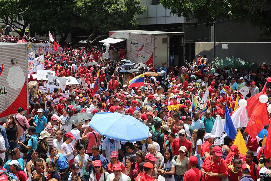 maribelparradem's tweet photo. Aquí estamos los trabajadores de la PDVSA Socialista e Indestructible respaldando al Presidente @NicolasMaduro #PetrolerosConstituyentes https://t.co/Kxtn6pXeA1