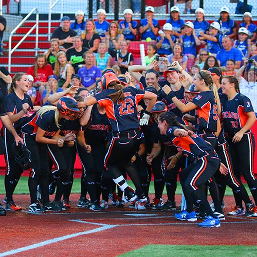 FashionChicago's tweet photo. #FashionOutlets shoppers: Get 25% off tickets to any @Chicago_Bandits home game with the code "OUTLET!" #CatchOn https://t.co/udqFp2dbDT https://t.co/serapPRgcQ