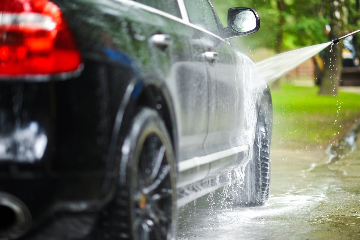 MrCarsAutoSales's tweet photo. It can be tough washing your car in hot weather, but it has to be done. https://t.co/1bA1FeYpwb #MrCarsAutoSales #NewYork #AutoSales https://t.co/Xr3LYmVRd1