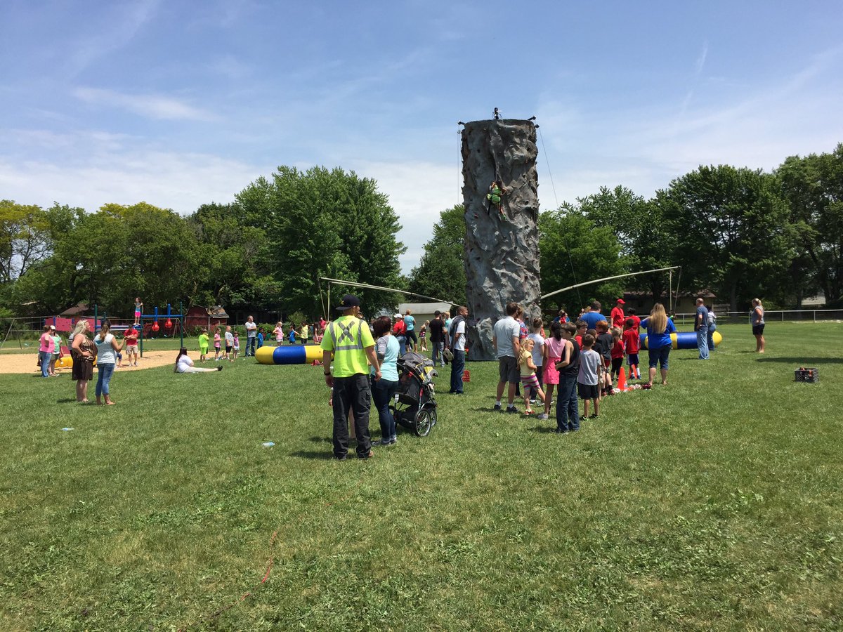 MrsPiechowski's tweet photo. Community Picnic @MorrishDragons https://t.co/xR9uZyqhNg