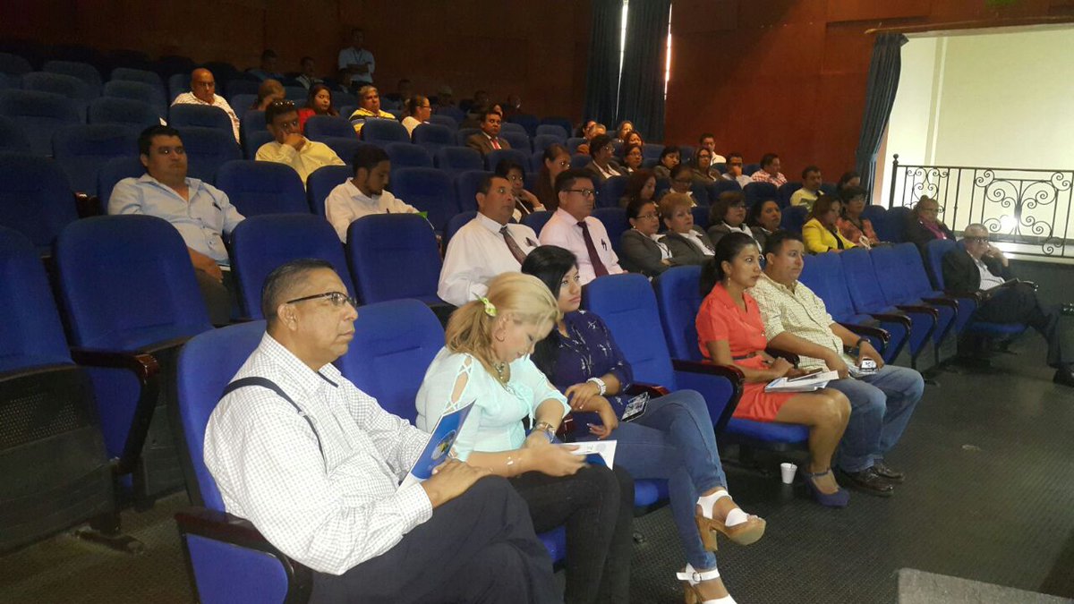 CNRSV's tweet photo. Dir #CNR: estamos apoyando los programas #BuenVivir y #GobernandoConLaGente, acercando nuestros servicios a las comunidades #GobSV https://t.co/AvyyH0ebaU