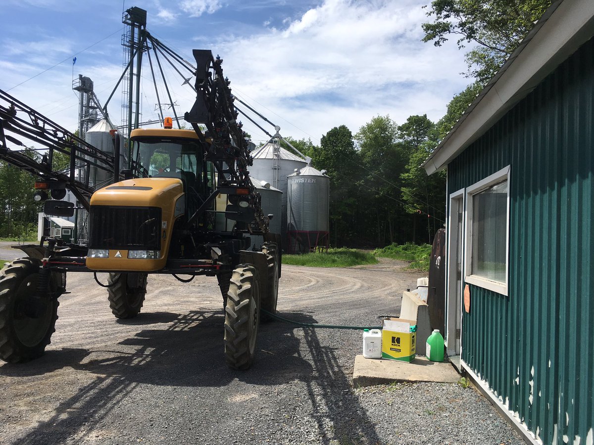 dfergusonGGF's tweet photo. Move over @BringerOfRain20, there's a new Bringer of Rain in town #FullRate #Agrotain #OntAg https://t.co/oxgVYy86L5