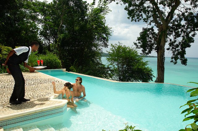 BluefieldsBayVillas tweet media