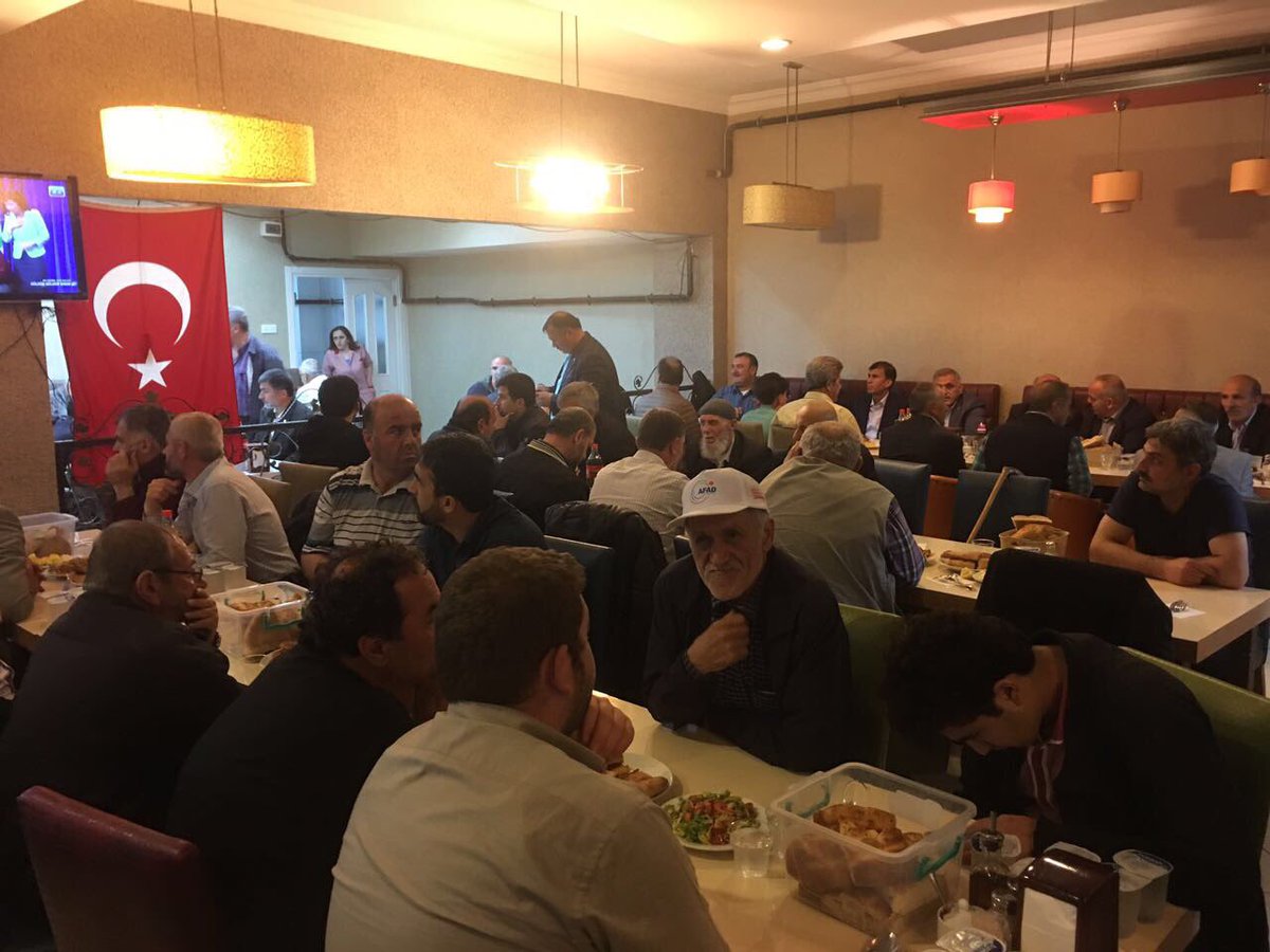 aliinci_54's tweet photo. Arifiye Kamyoncular Kooperatifinin iftar programına katıldık. https://t.co/3RPhU5Yfuf