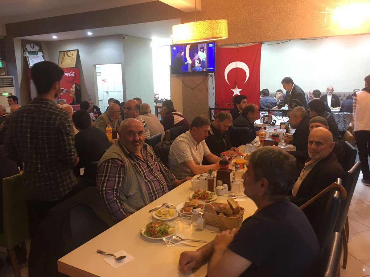 aliinci_54's tweet photo. Arifiye Kamyoncular Kooperatifinin iftar programına katıldık. https://t.co/3RPhU5Yfuf