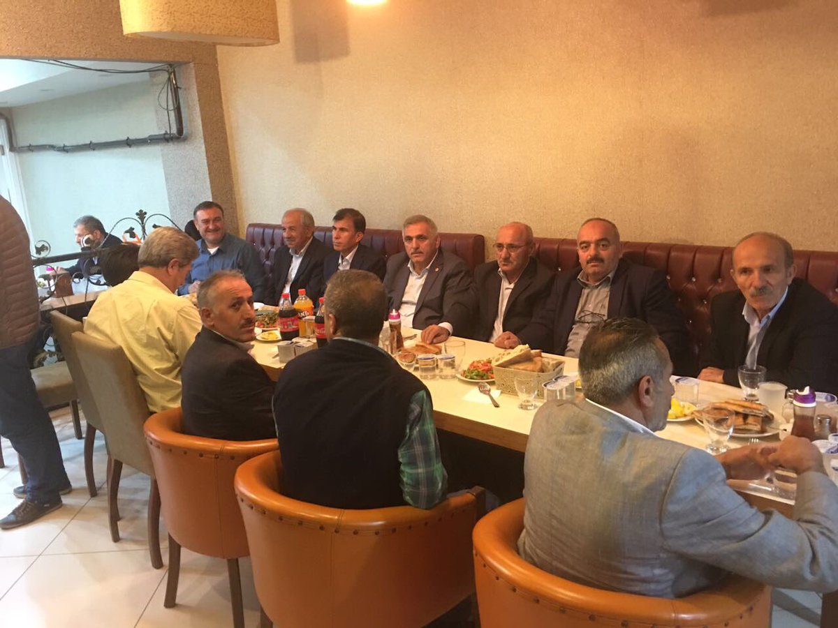 aliinci_54's tweet photo. Arifiye Kamyoncular Kooperatifinin iftar programına katıldık. https://t.co/3RPhU5Yfuf