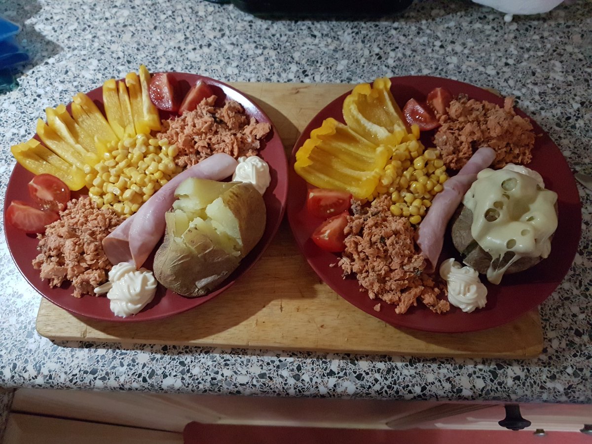 jenderqueerlgcy's tweet image. I made a #SimpleButTasty #dinner for myself and my mum. Mine's #dairyfree but her's has cheese &amp;amp; butter.
#KitchenWitch #food