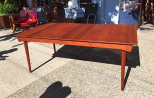 AtticTreasuresV's tweet photo. #Danish #SolidTeak Table with Two Leaves, Design by #FinnJule, Model FD 540, By #FranceandSon, $4500, L73" Lvs 20" W 39" #Midcenturymodern https://t.co/JfW94yAO3f