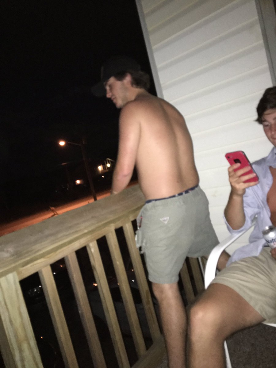KCOLBURN_8's tweet photo. @the_boah balcony #HottestEver #ColdestEver https://t.co/ZwlEGroXtS