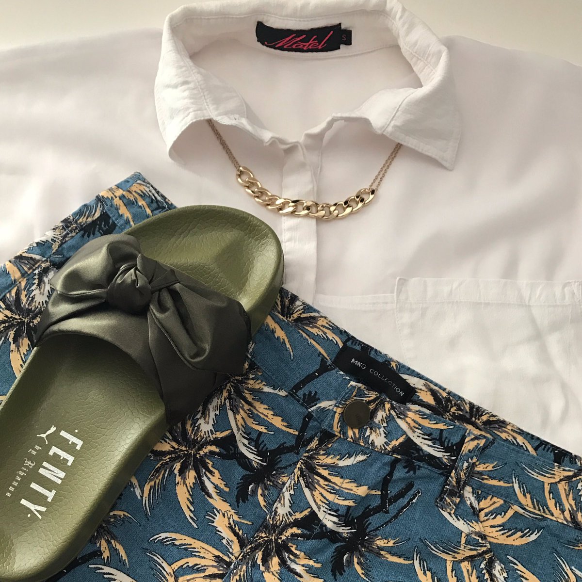 Lavitique's tweet photo. | #Lavitique mixing n' matching our #outfitoftheday to #motelrocks and #fentyxpuma. | #shopnow: https://t.co/QqmmbjqFt0 https://t.co/vmJUjbionB