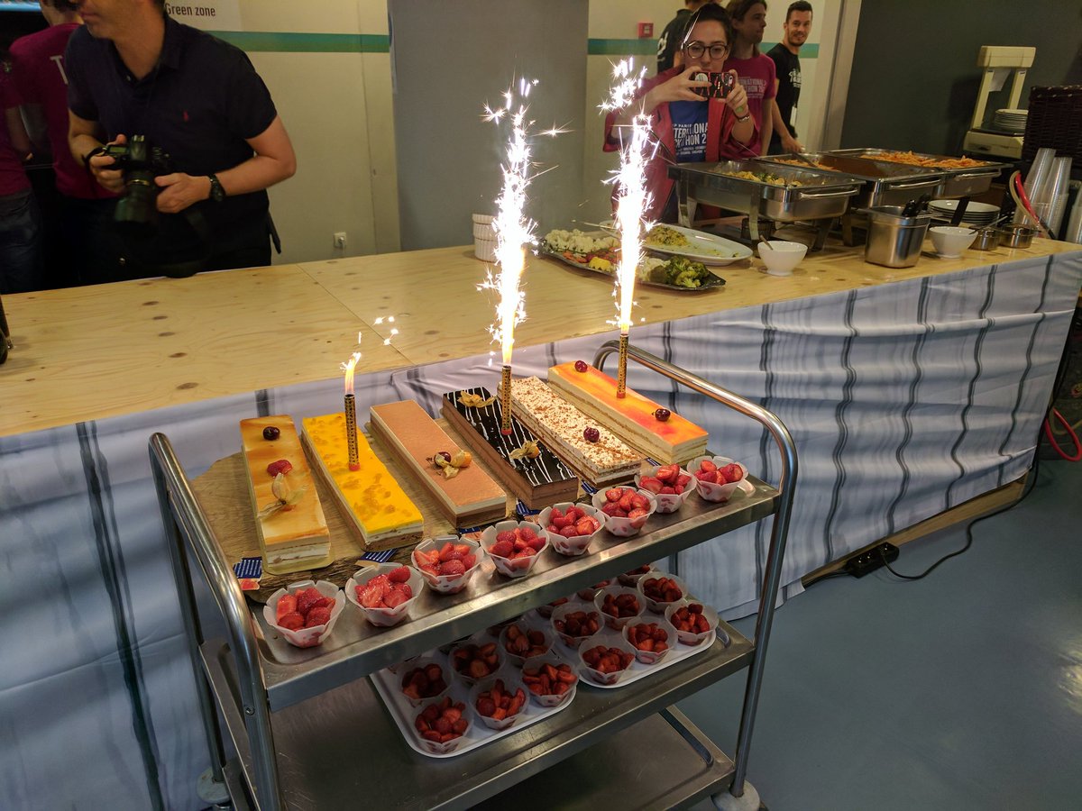JohnnyPreppers's tweet photo. #oohlala Cake #InternationalHackathon #Brussels style.#smartbeam #tagbio #oneup @MSA_LDN https://t.co/fjVVWpd5fA
