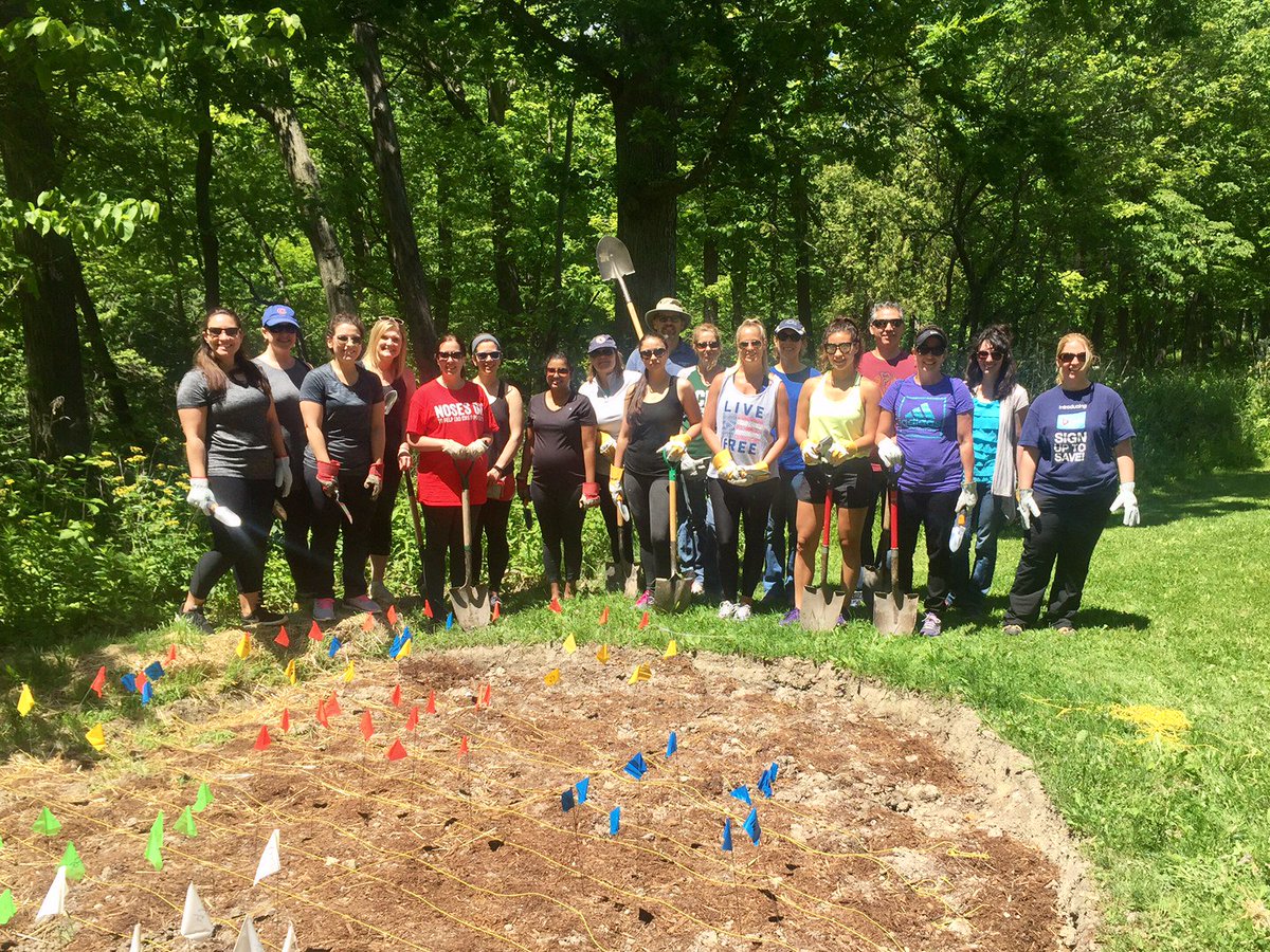 Shedd Aquarium On Twitter Volunteers From Walgreens Helped