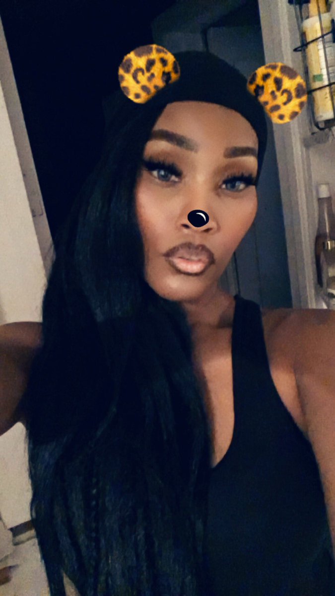 IamPrincess239's tweet photo. In the studio & working with my lil' brother on this #FineWomenFriday #NewMusicAlert 🚨🎶 #comingoutstrong 🎤🎶🎧 #RandBPARTY 📻 https://t.co/3x9kQIU5dE
