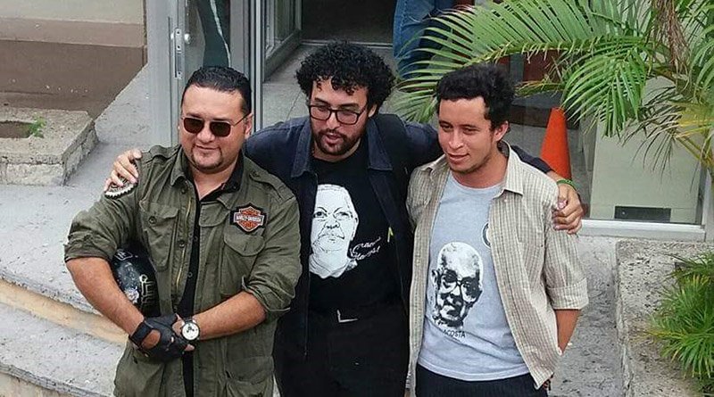 criteriohn's tweet photo. Estudiantes de Costa Rica se solidarizan con estudiantes de la UNAH (Vídeos) - https://t.co/EOlclF8rbc https://t.co/WsJ6yXzeAf