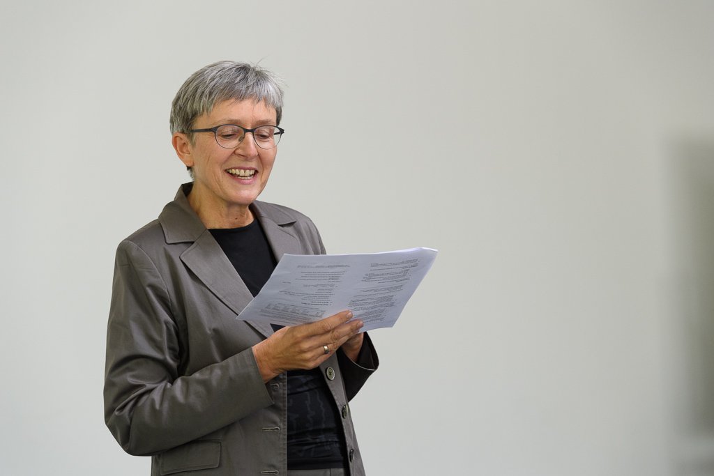 StefanMuelller's tweet photo. Pictures of Ulrike Demske during workshop on heads @FU_Berlin at #LingPhot: https://t.co/2uavYb1Ar8 https://t.co/UnJMJWlcPZ