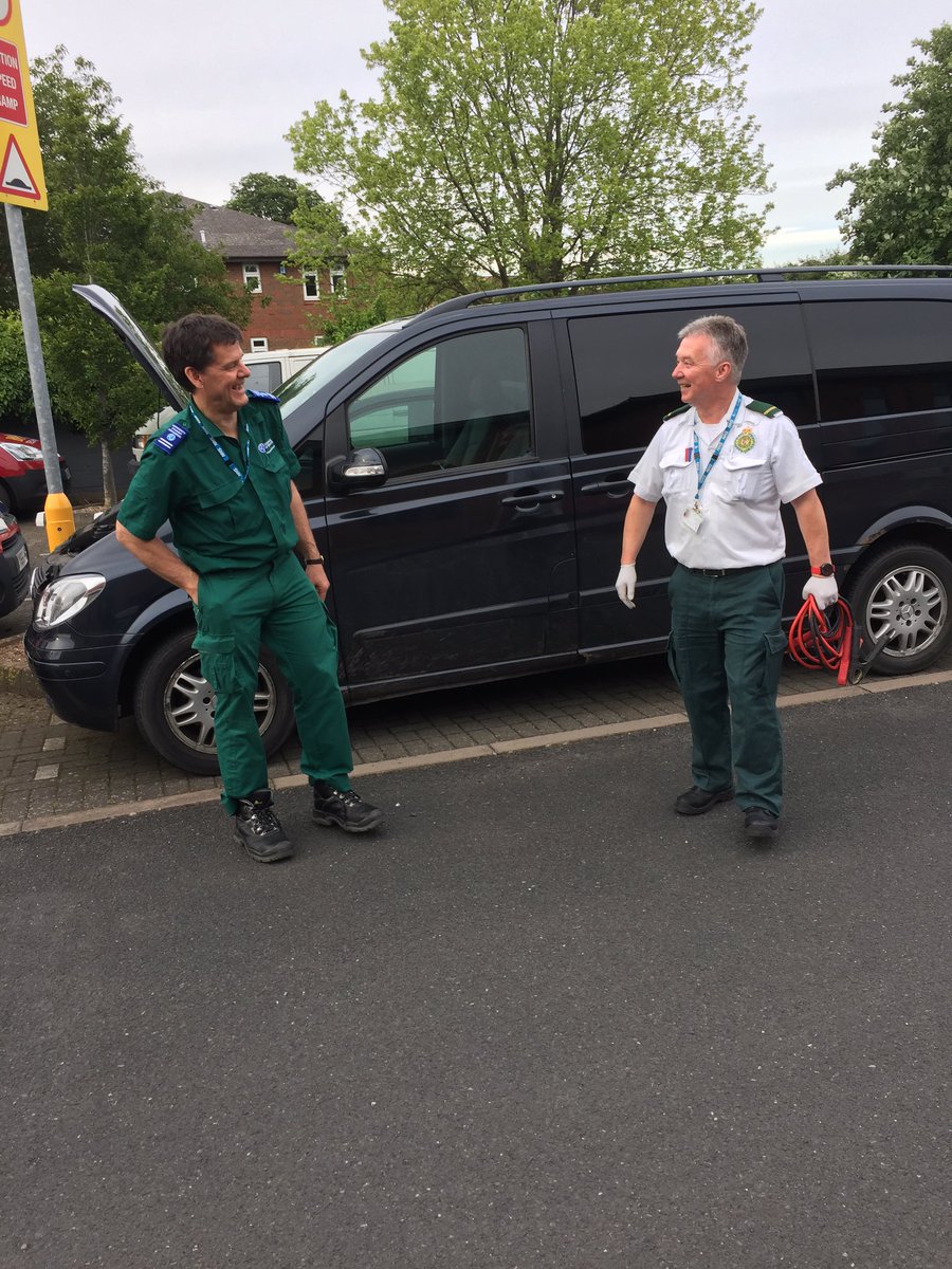 wmasLisaOR's tweet image. It's also @worcester_uni students that require some help #brokenvan #getmestarted #keithtotherescue #999family 🙌🏻