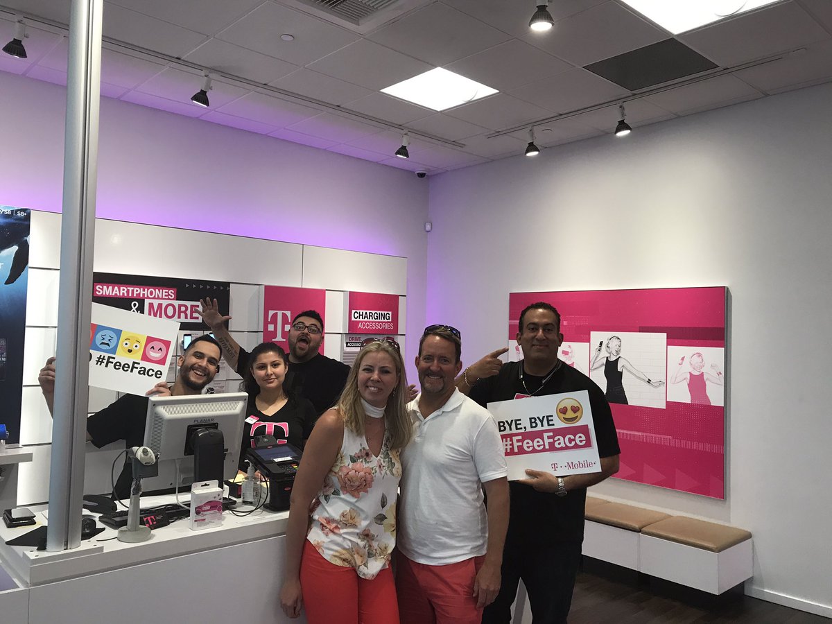 dhanna719's tweet photo. @work customers switching over #getoutofthered and they are so excited about their new #DIGITS @MobileOneLLC @dperry2929 @theEdRomero https://t.co/GnfENiuCiX