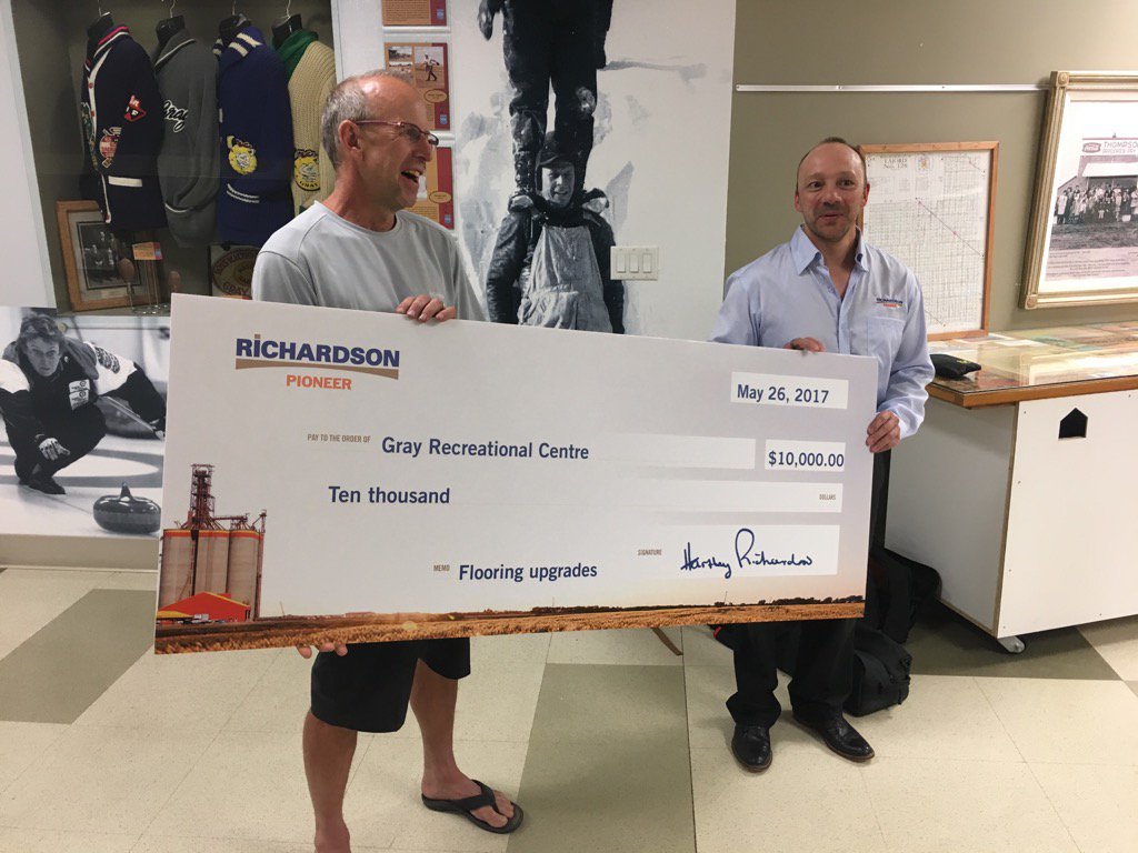 WayneMantykaCTV's tweet photo. #RichardsonPioneer presents cheque to upgrade rink in Gray, SK. Lots of well known curlers are from here. #CTVHTT https://t.co/okyBbGXwJ7