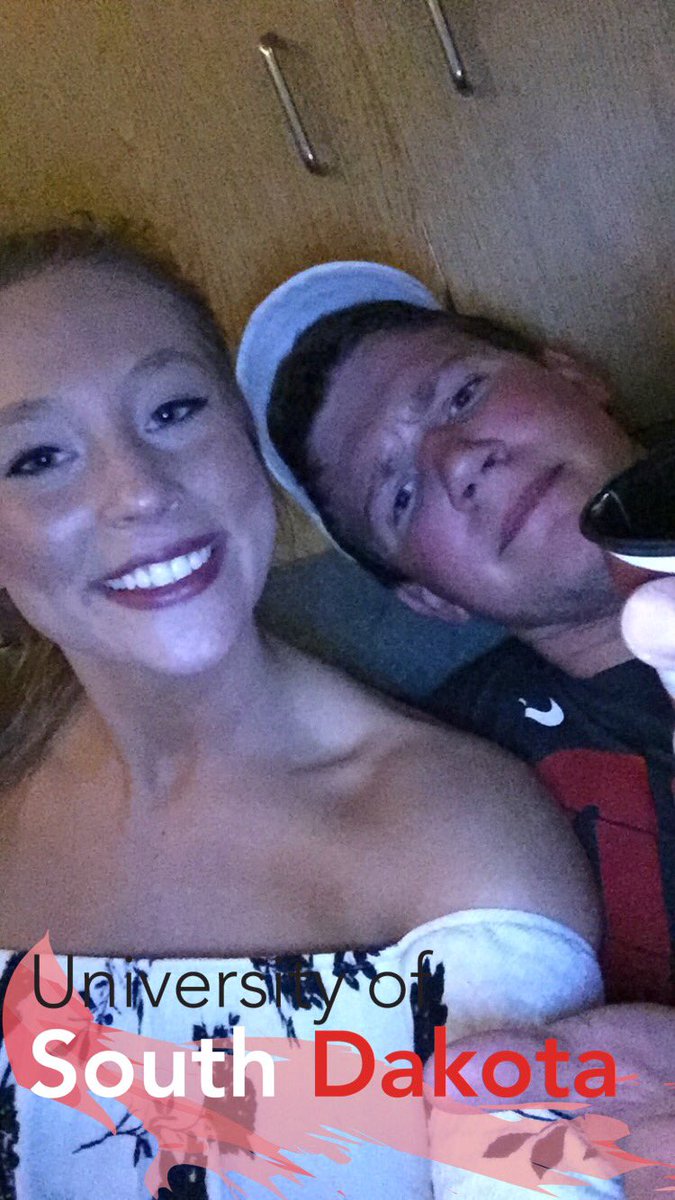 Keyleeeeee's tweet image. Happy birthday bae 😘 glad you like taking cute pics with me. Have an awesome day 🍻