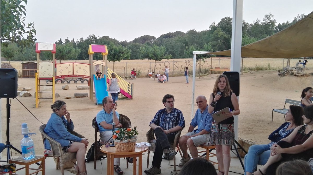 TitiJuher's tweet photo. #SlowEdu9d4t A tall de resum la @CrisValenti ressegueix les intervencions de la taula rodona a @Continuitat9d4t https://t.co/YTds7pH1N9