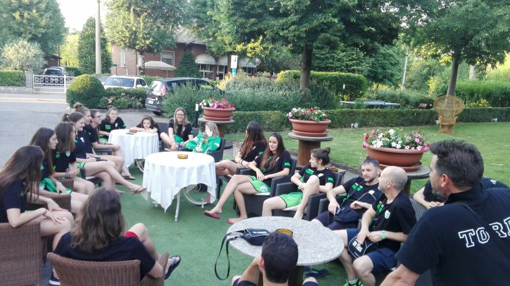 USTorriVolley's tweet photo. Poco, ma meritato riposto. Domani mattina sfida alla @UYBAvolley  #fngcraiu18f #volley #tuttipazziperquestotorri #pescatorri https://t.co/A82u40B03Z