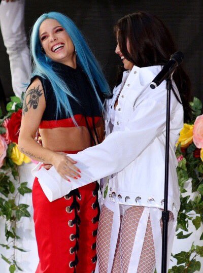 devilhandsafi's tweet photo. THIS MAKES MY HEART SO HAPPY https://t.co/qwMkbQEeqe