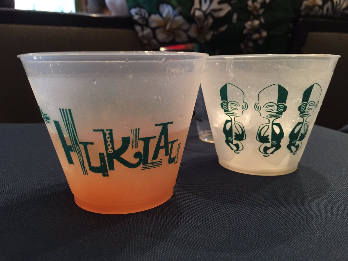 RumTraveler's tweet photo. Enjoying a few cocktails and a rum history lesson #hukilau #historyofrumintencocktails #ianburrell https://t.co/4CixBMI9Lh