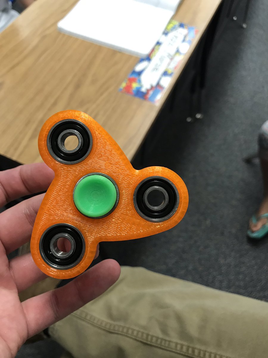 SLGriffin41's tweet photo. 3D printed a fidget spinner! https://t.co/N0SgDgFp0B