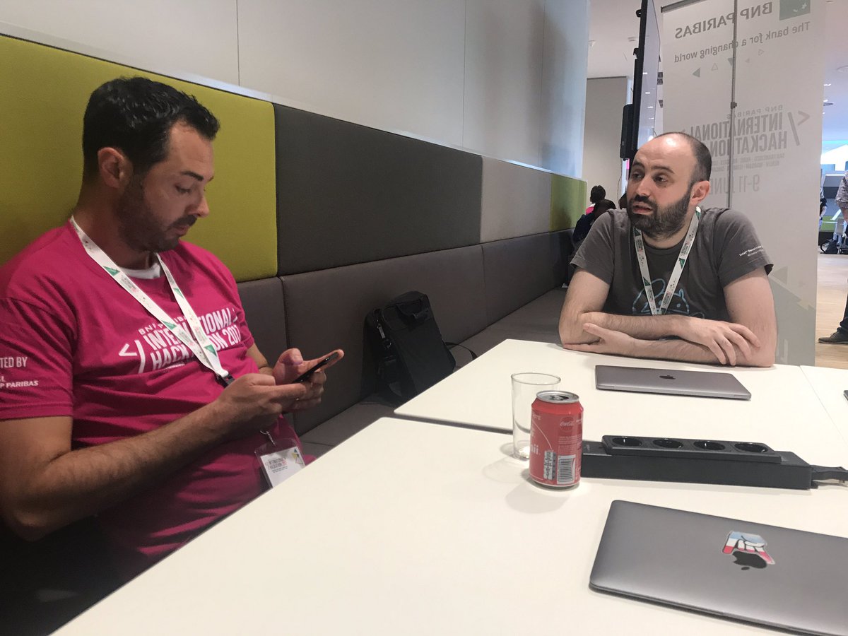 SaveBee_lux's tweet image. Team discussion #savebee #luxembourg #Internationalhackathon @BGLBNPParibas
