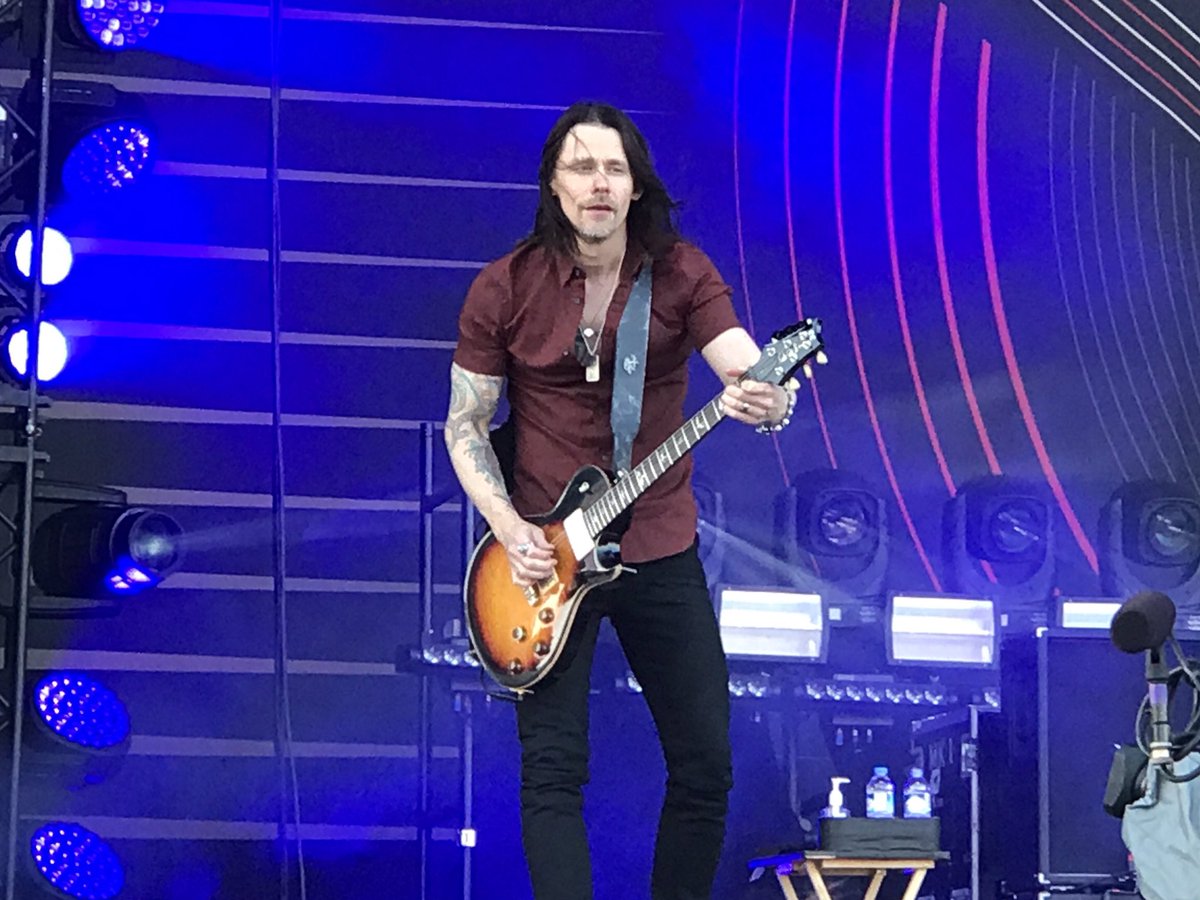 jelle73's tweet photo. God damn you're good @alterbridge #SwedenRockFestival https://t.co/7jPbuNesBS