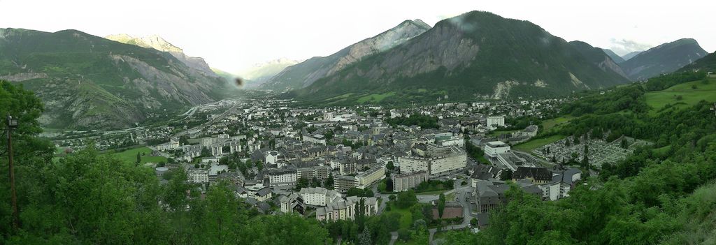 Waurienne's tweet image. La nuit tombe sur la Maurienne…