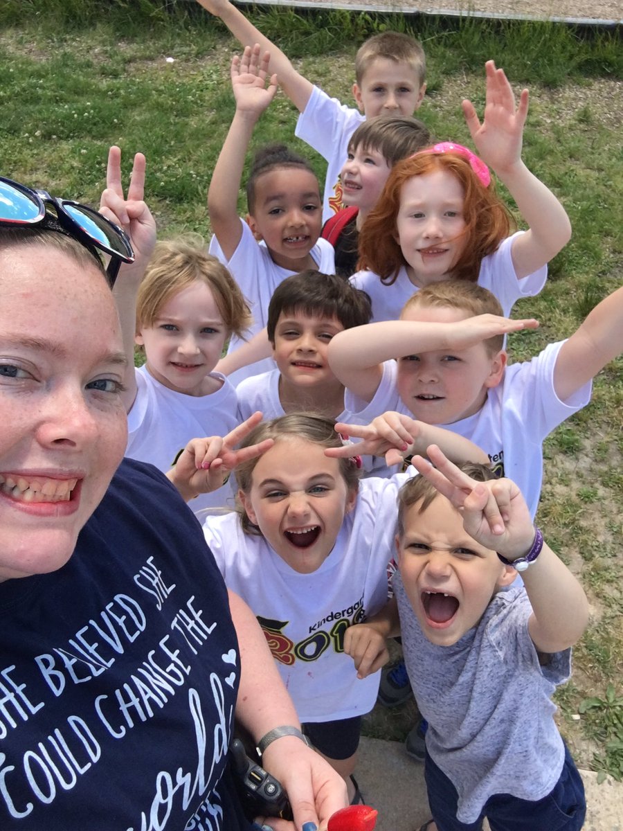 POPpinginto2nd's tweet photo. Happy Last Day of School!!! First year of teaching survived!!! #adventuresinhalfdayk #lcps17 #tolbert17 #firstyear✔️ https://t.co/CQqKNGE3IF