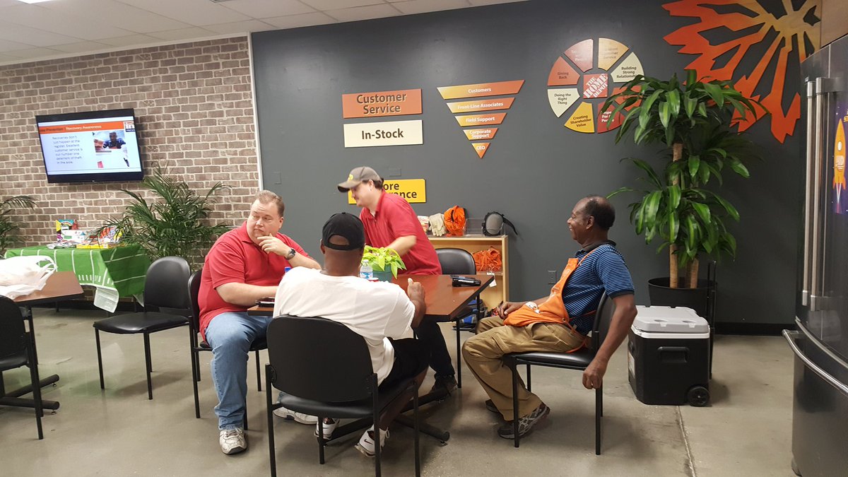 Munchie1173's tweet photo. #RibComboDinner #ChristmasPartyFundraiser #AllDonationsWelcomed #Store0122 #WeLikeToCookAndEat  #NoOneGoesHungryAtTheAberconHomeDepot https://t.co/TIgposXAts