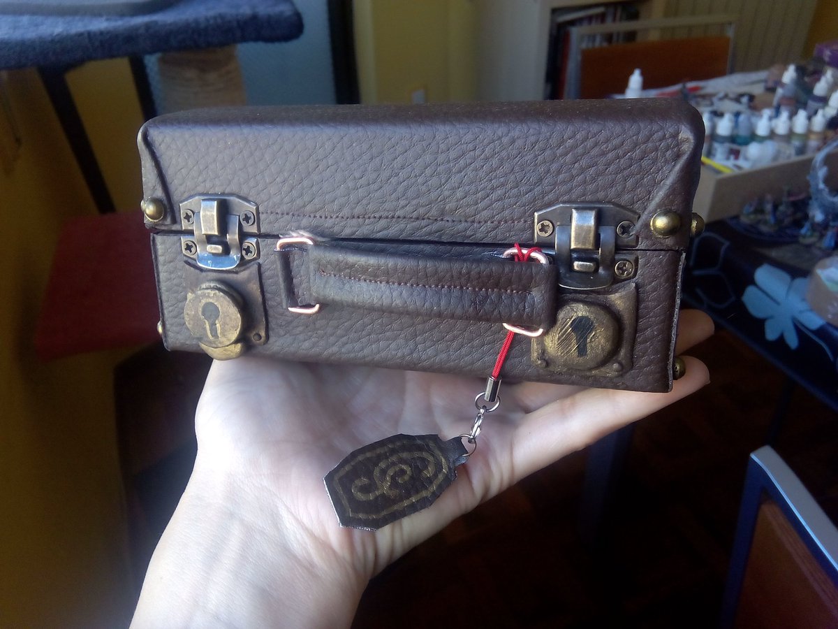 MadocaisDrawing's tweet photo. Y finalmente ¡LAS MALETAS MÁGICAS TERMINADAS! ¿Os gustan? :D
#magiccage #crafts #fantasticbeasts #notformuggles #maletamagica #artisancrafts https://t.co/9XO6ffJ1WY