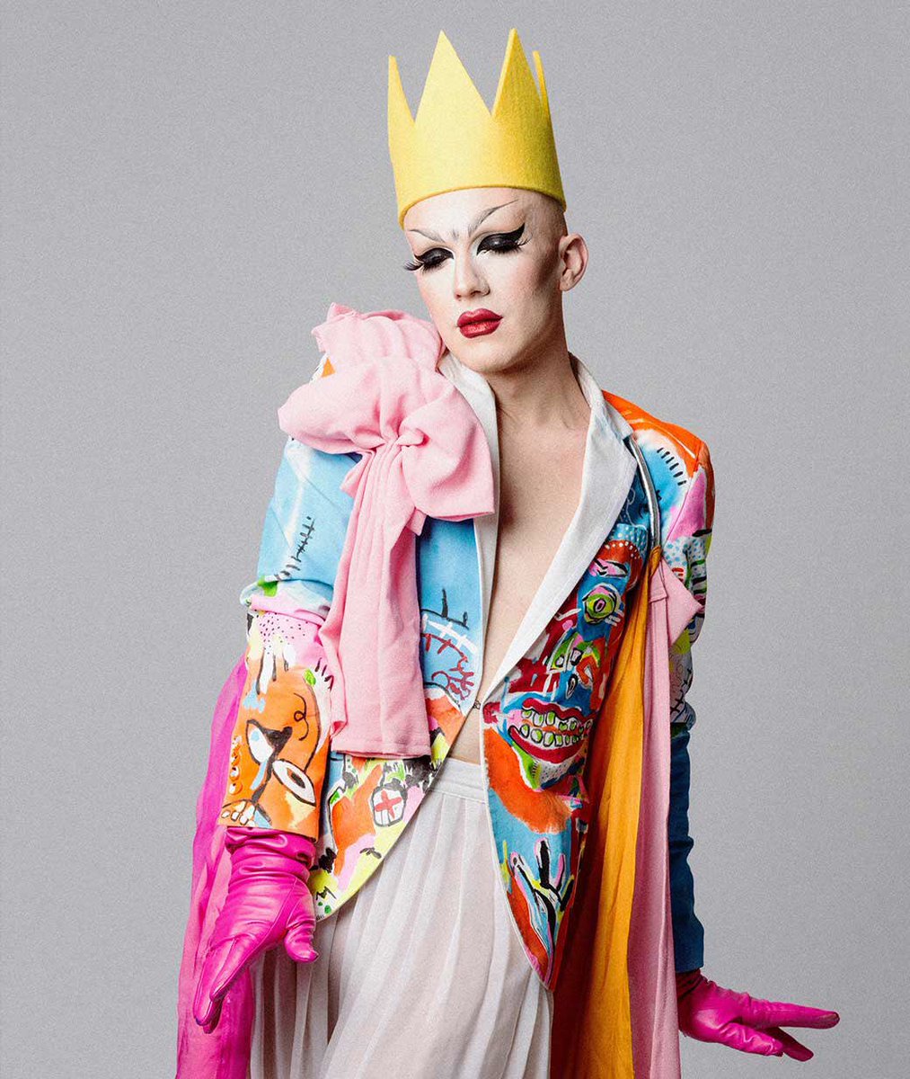 aphextw1nk98's tweet photo. I think it's pretty obvious who should win #teamsasha #DragRace https://t.co/fwn8p5GSSz