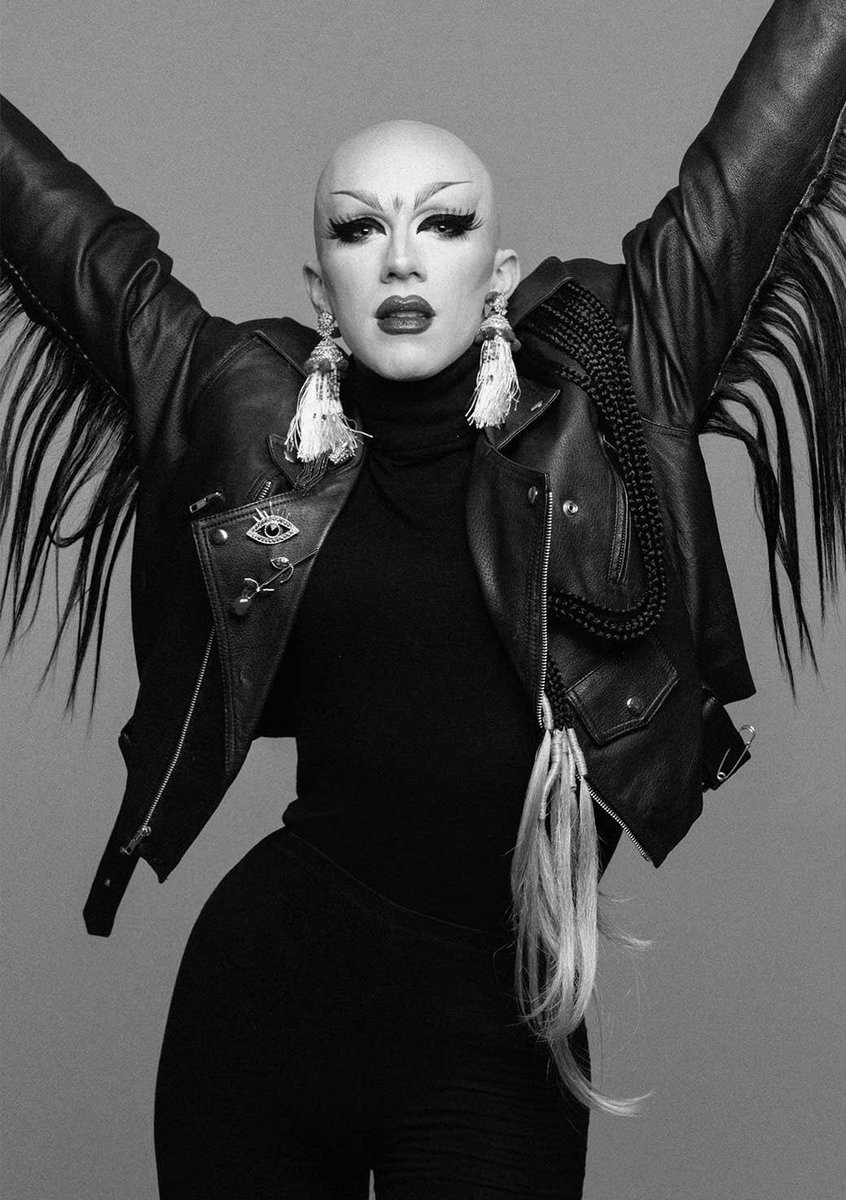 aphextw1nk98's tweet photo. I think it's pretty obvious who should win #teamsasha #DragRace https://t.co/fwn8p5GSSz